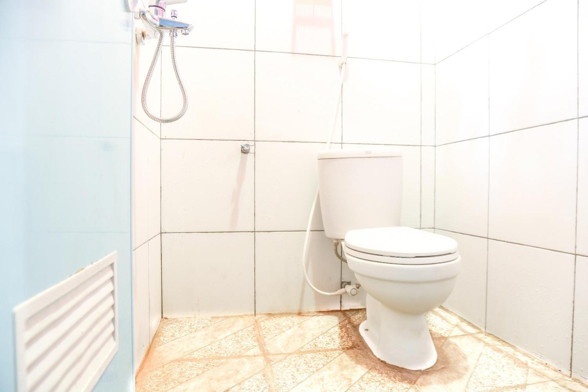 Oyo 1662 Zury Homestay Kuta  Kültér fotó